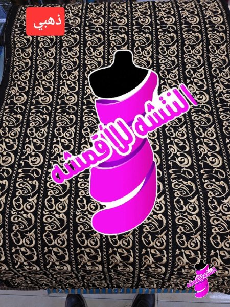 ذهبي على اسود